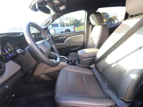 Used 2023 Chevrolet Colorado ZR2 w/ ZR2 Convenience Package III image 2