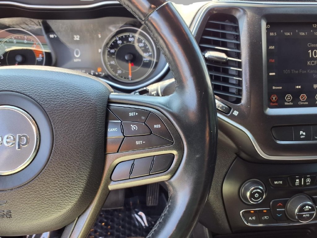 Used 2019 Jeep Cherokee Trailhawk w/ Comfort/Convenience Group AWD/4WD image 13