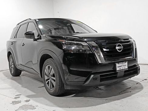 Used 2024 Nissan Pathfinder SV w/ SV Premium Package AWD/4WD image 35