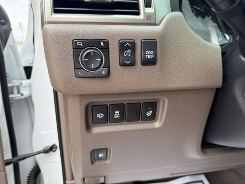 Used 2013 Lexus GX 460 Premium AWD/4WD image 18