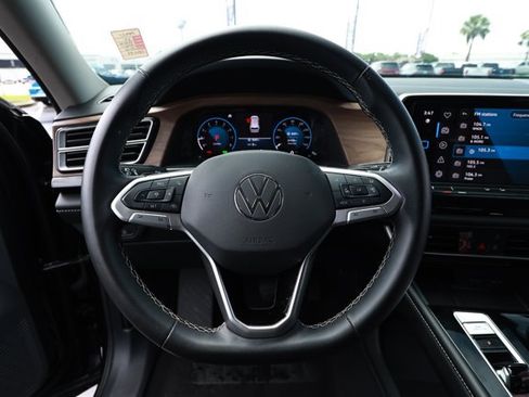 Used 2024 Volkswagen Atlas SE AWD/4WD image 11