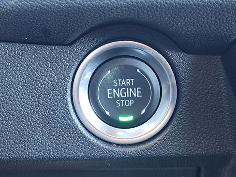 Used 2025 Chevrolet Traverse LT image 22