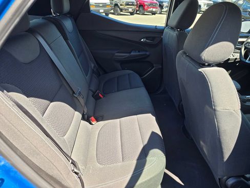 Used 2022 Chevrolet Bolt EUV LT w/ Comfort Package FWD image 12