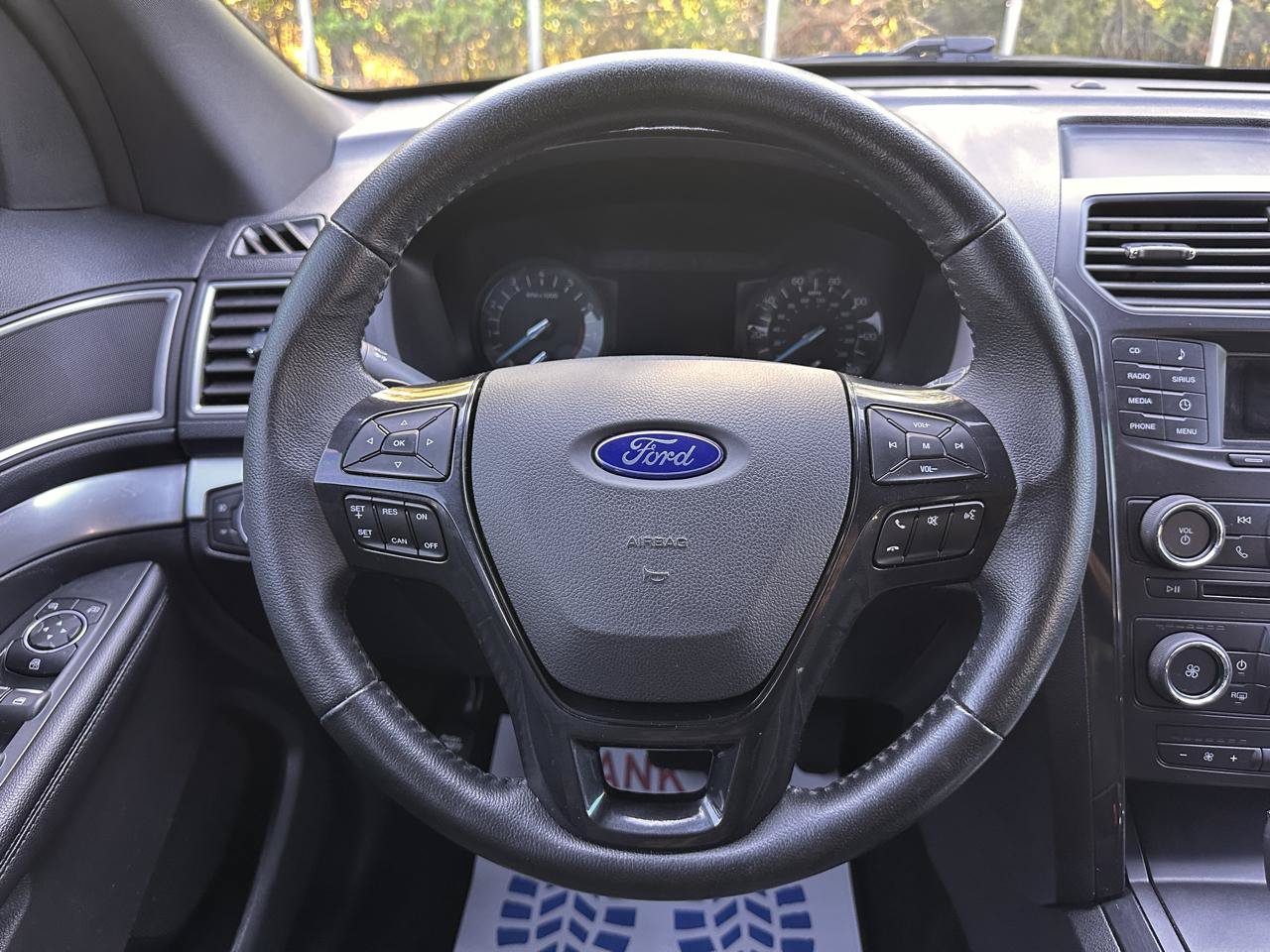 Used 2017 Ford Explorer XLT AWD/4WD image 19