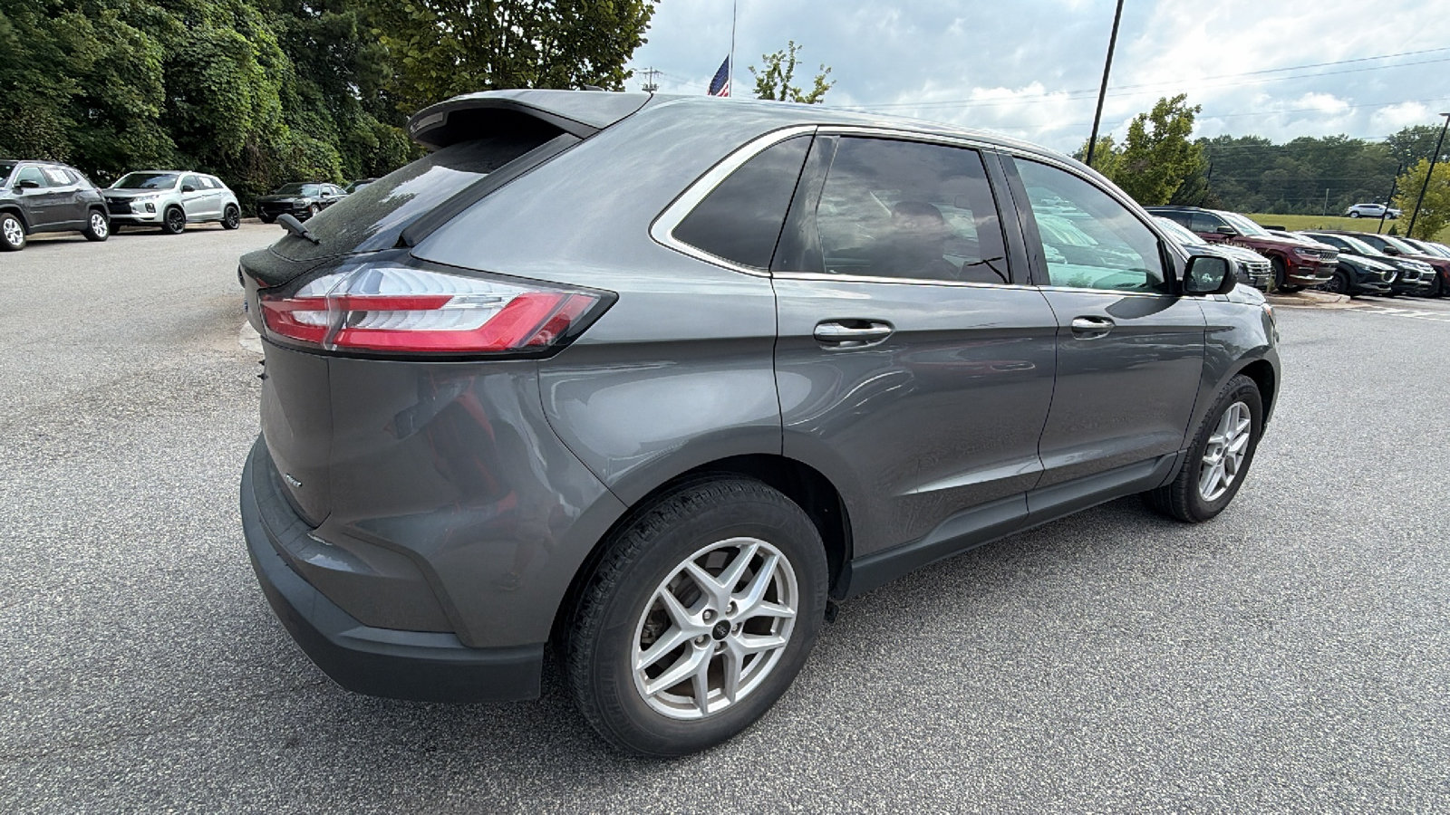 Used 2024 Ford Edge SEL AWD/4WD image 8