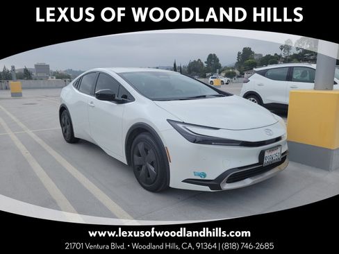 Used 2025 Toyota Prius Plug-In Hybrid FWD image 1