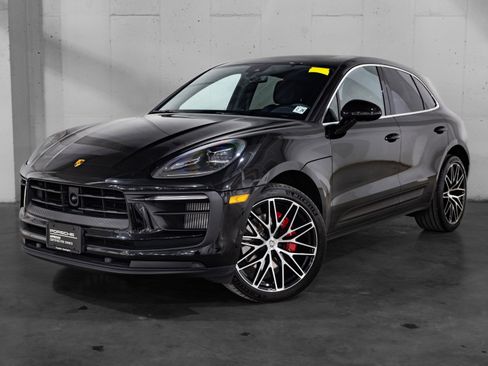 Certified 2023 Porsche Macan S AWD/4WD image 1