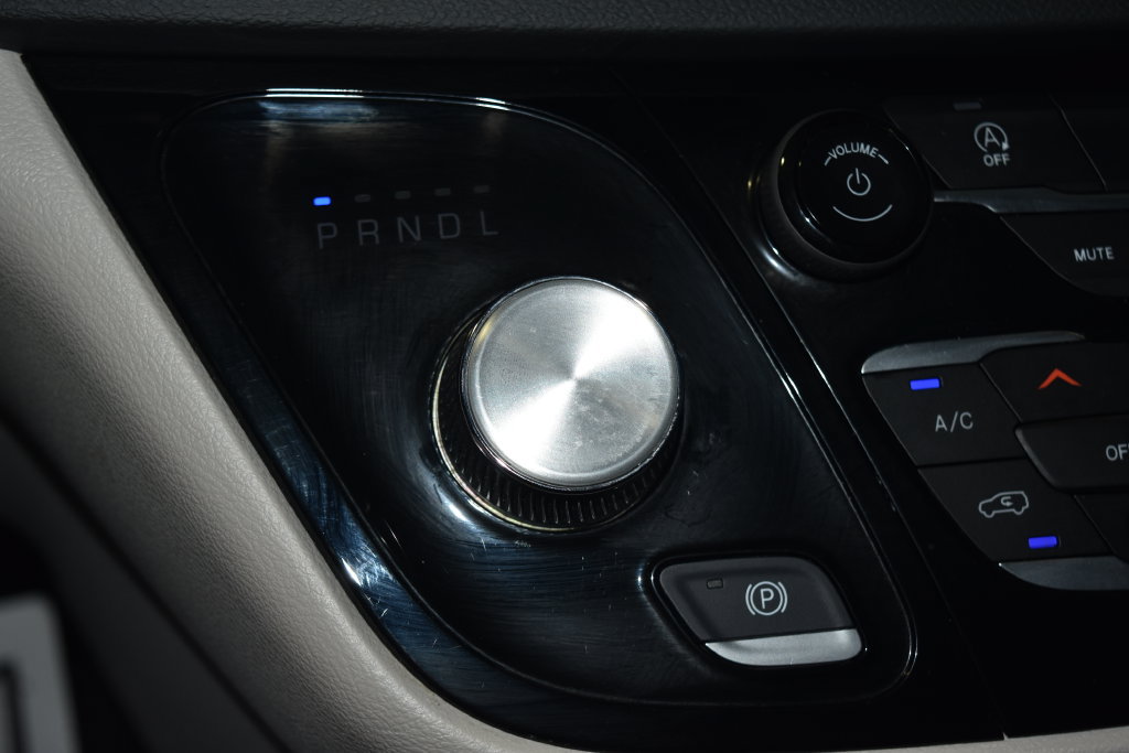 Used 2023 Chrysler Voyager LX FWD image 13