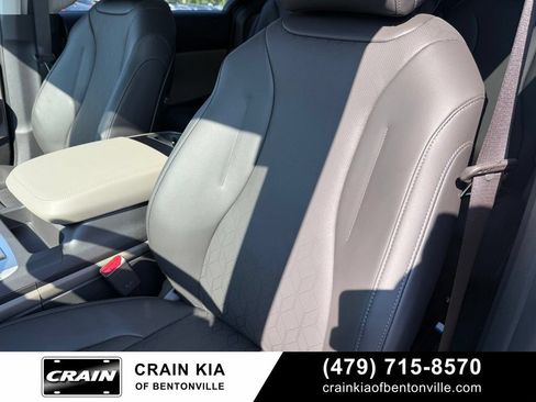 New 2026 Kia Carnival FWD image 23