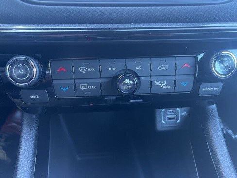 New 2026 Jeep Compass Latitude image 10