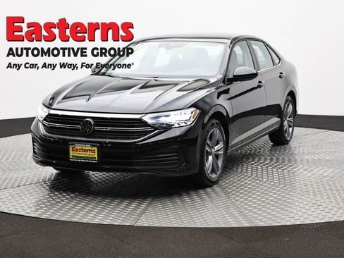 Used 2024 Volkswagen Jetta SE FWD image 1