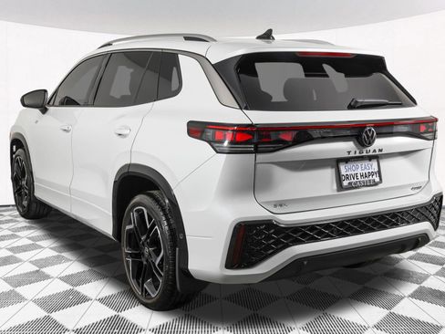 Used 2025 Volkswagen Tiguan SEL R-Line AWD/4WD image 21