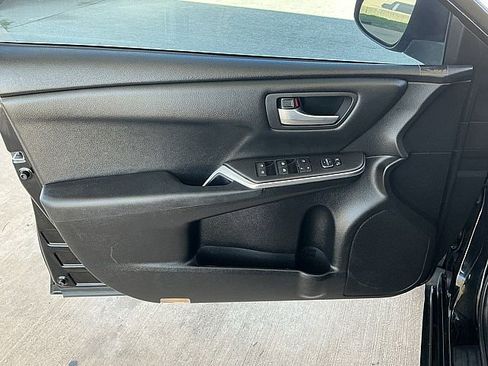 Used 2016 Toyota Camry SE image 16