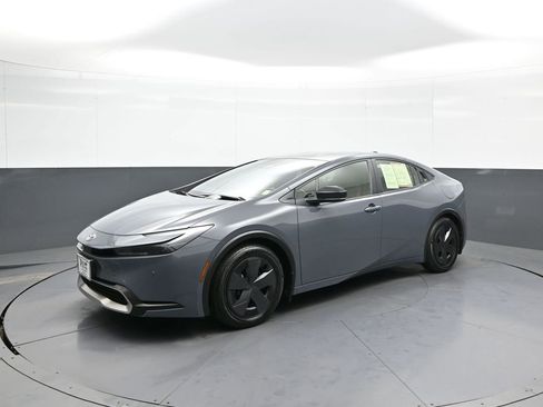 Used 2024 Toyota Prius Prime FWD image 10