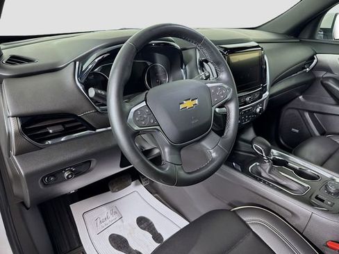 Used 2023 Chevrolet Traverse Premier image 9