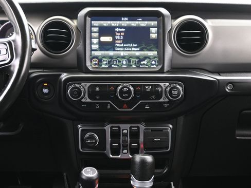Used 2022 Jeep Wrangler Unlimited Sport AWD/4WD image 17
