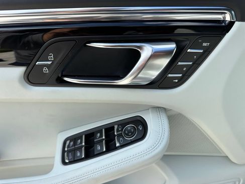 Certified 2026 Porsche Macan w/ Premium Package Plus AWD/4WD image 17