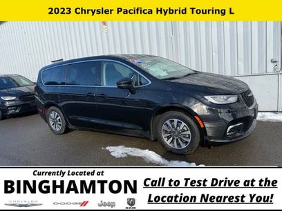 Used 2023 Chrysler Pacifica Touring-L