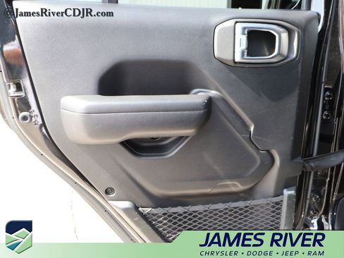 Used 2021 Jeep Gladiator Sport AWD/4WD image 16