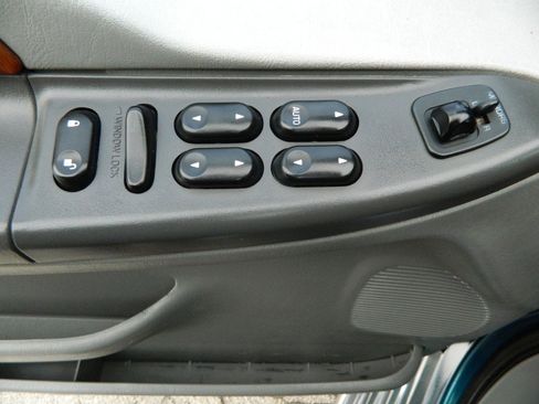 Used 2002 Ford F250 Lariat image 19