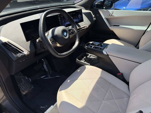 Used 2023 BMW iX xDrive50 w/ Sport Package AWD/4WD image 15