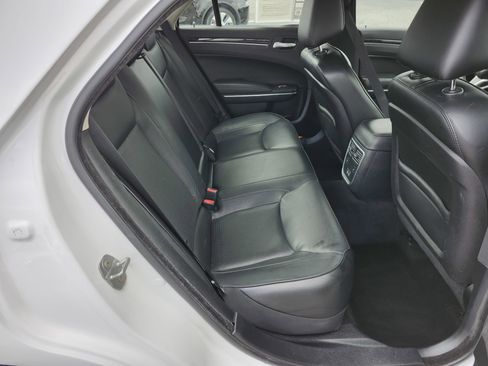 Used 2017 Chrysler 300 C w/ Safetytec Plus Group image 21