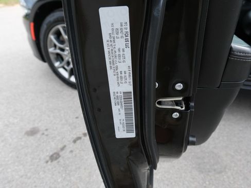 Used 2017 Dodge Charger SXT w/ AWD Plus Group image 38