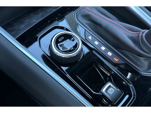 Used 2024 Chevrolet Colorado Z71 w/ Safety Package image 31