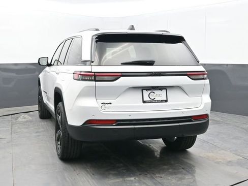 Used 2023 Jeep Grand Cherokee Altitude image 4