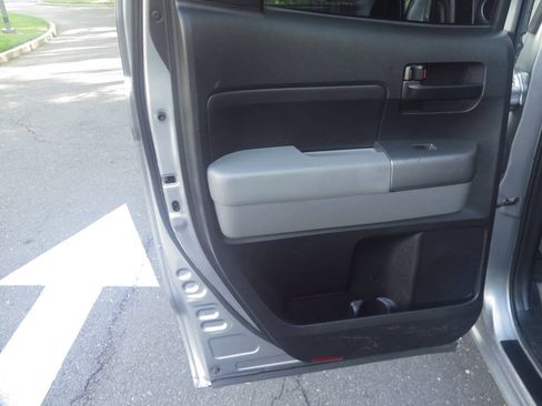 Used 2010 Toyota Tundra 4x4 Double Cab image 28