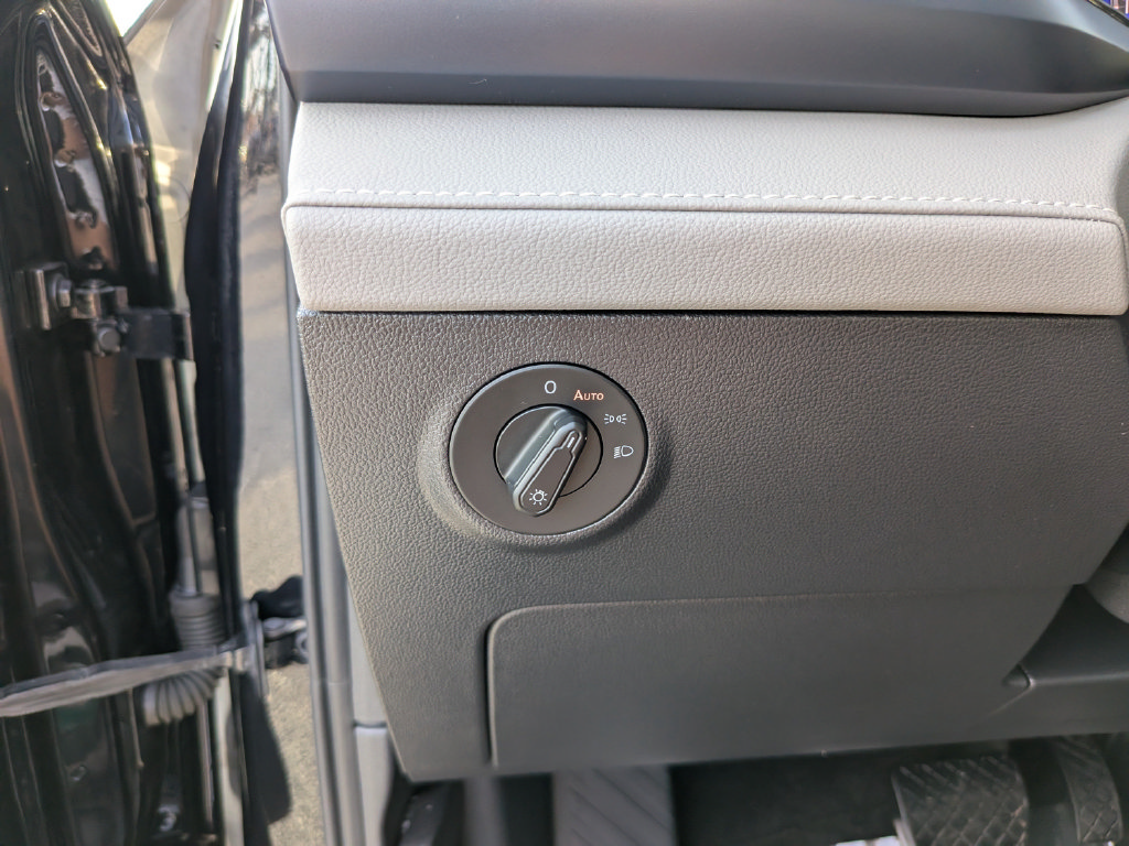 Certified 2024 Volkswagen Taos SE FWD image 25