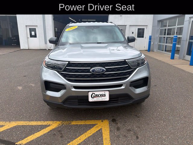 Used 2023 Ford Explorer XLT AWD/4WD image 3