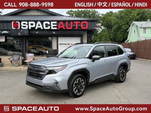 Used 2025 Subaru Forester Premium AWD/4WD image 1