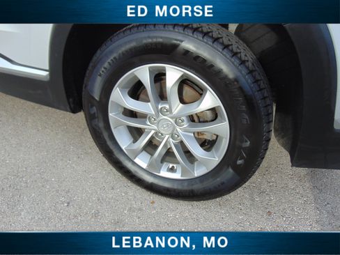 Used 2019 Hyundai Santa Fe SE image 9