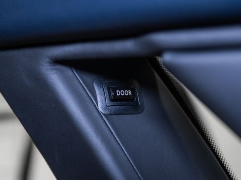 Used 2011 Rolls-Royce Phantom Sedan RWD image 47