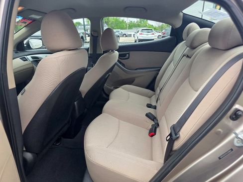 Used 2014 Hyundai Elantra SE w/ Option Group 02 FWD image 14