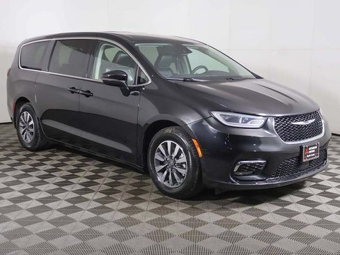 Used 2023 Chrysler Pacifica Touring-L FWD image 51