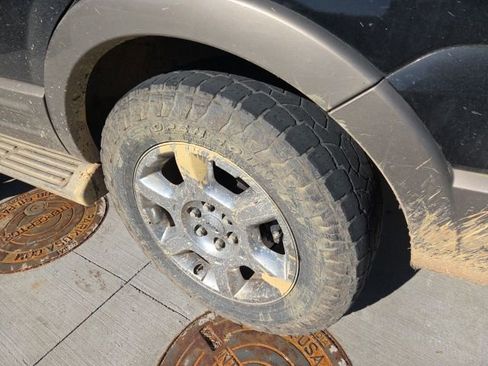 Used 2004 Ford Expedition Eddie Bauer image 5