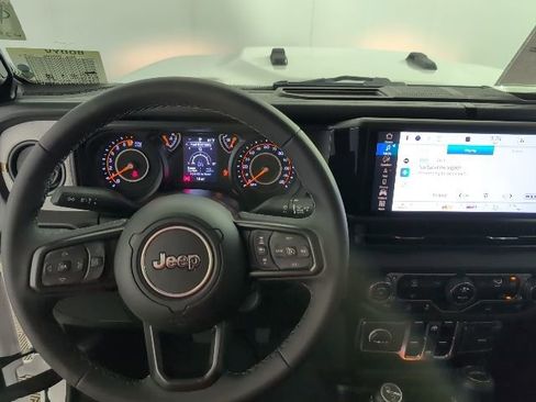 New 2025 Jeep Gladiator Sport AWD/4WD image 13