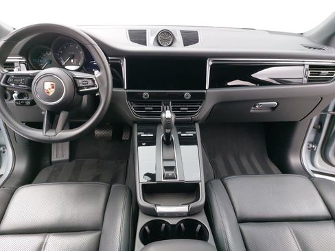 Certified 2023 Porsche Macan image 11