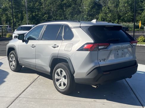 Used 2021 Toyota RAV4 LE AWD/4WD image 4