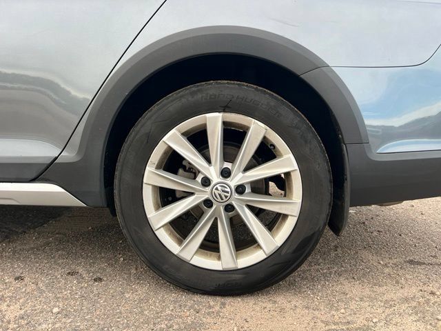 Used 2017 Volkswagen Golf Alltrack SE AWD/4WD image 13