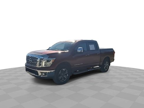 Used 2019 Nissan Titan SL w/ Chrome Package image 4