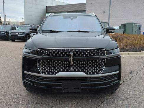 Used 2025 Lincoln Navigator Reserve AWD/4WD image 3