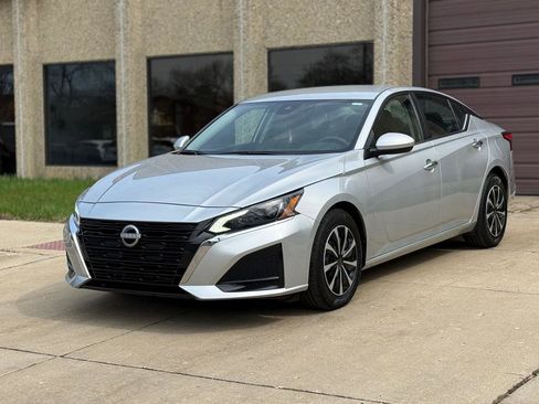 Used 2023 Nissan Altima 2.5 S image 3