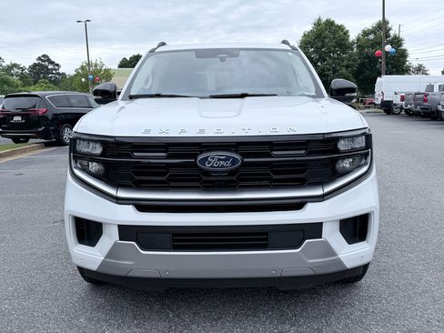 Used 2025 Ford Expedition Platinum AWD/4WD image 3