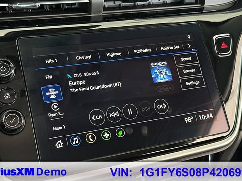 Used 2023 Chevrolet Bolt EUV LT FWD image 38