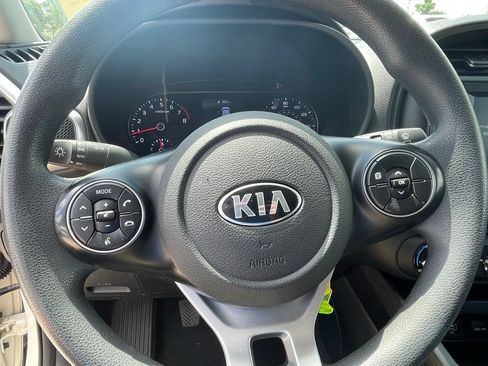 Used 2020 Kia Soul LX FWD image 13