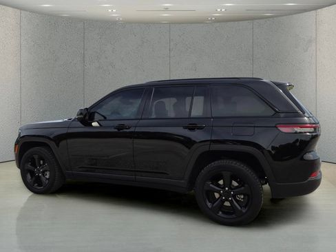 Used 2024 Jeep Grand Cherokee Limited w/ Black Appearance Package AWD/4WD image 8