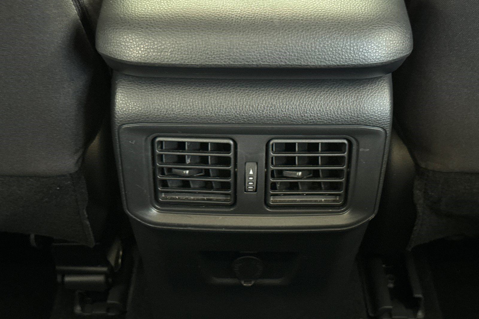 Used 2024 Toyota RAV4 LE AWD/4WD image 16